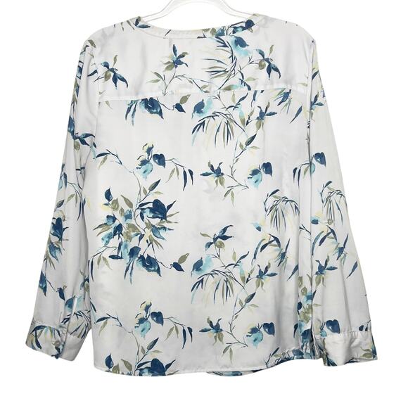 CHICO'S Summer Indigo Easy Utility Shirt Button Down Floral White Blue Size L - Picture 4 of 9